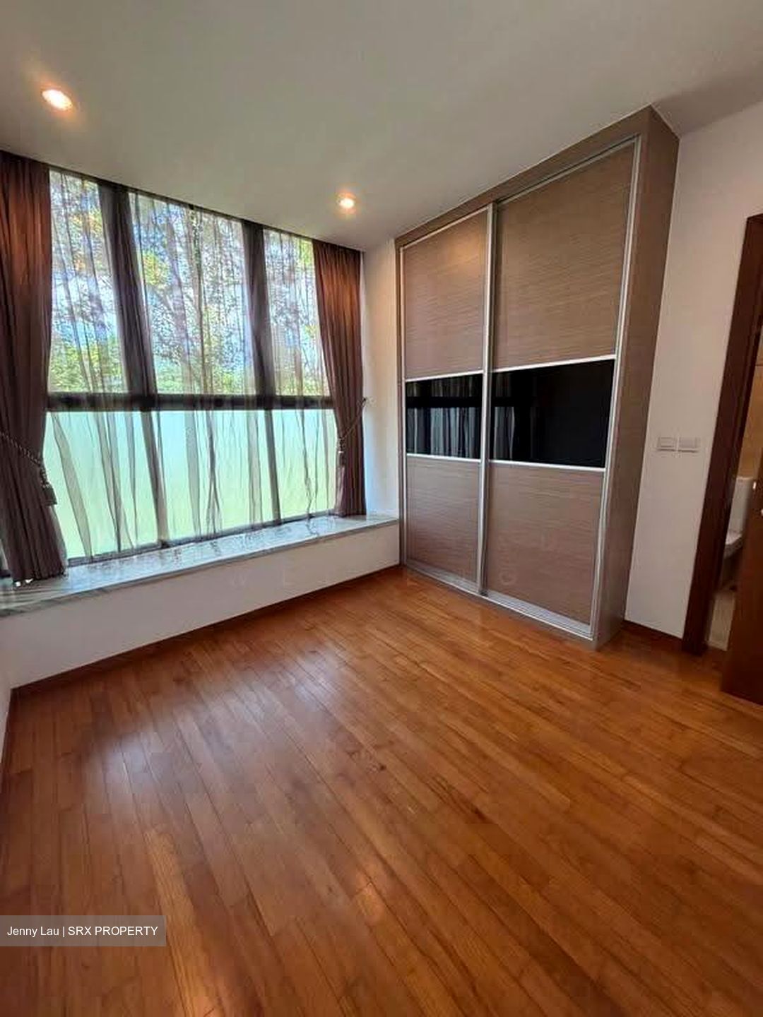 Holland Link (D10), Terrace #631089921